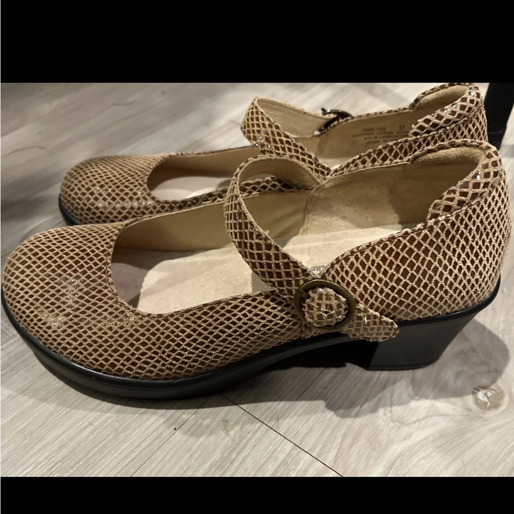 Alegria Harper Glossy Snake Heel Mary Jane Buckle 37 Worn 0nce